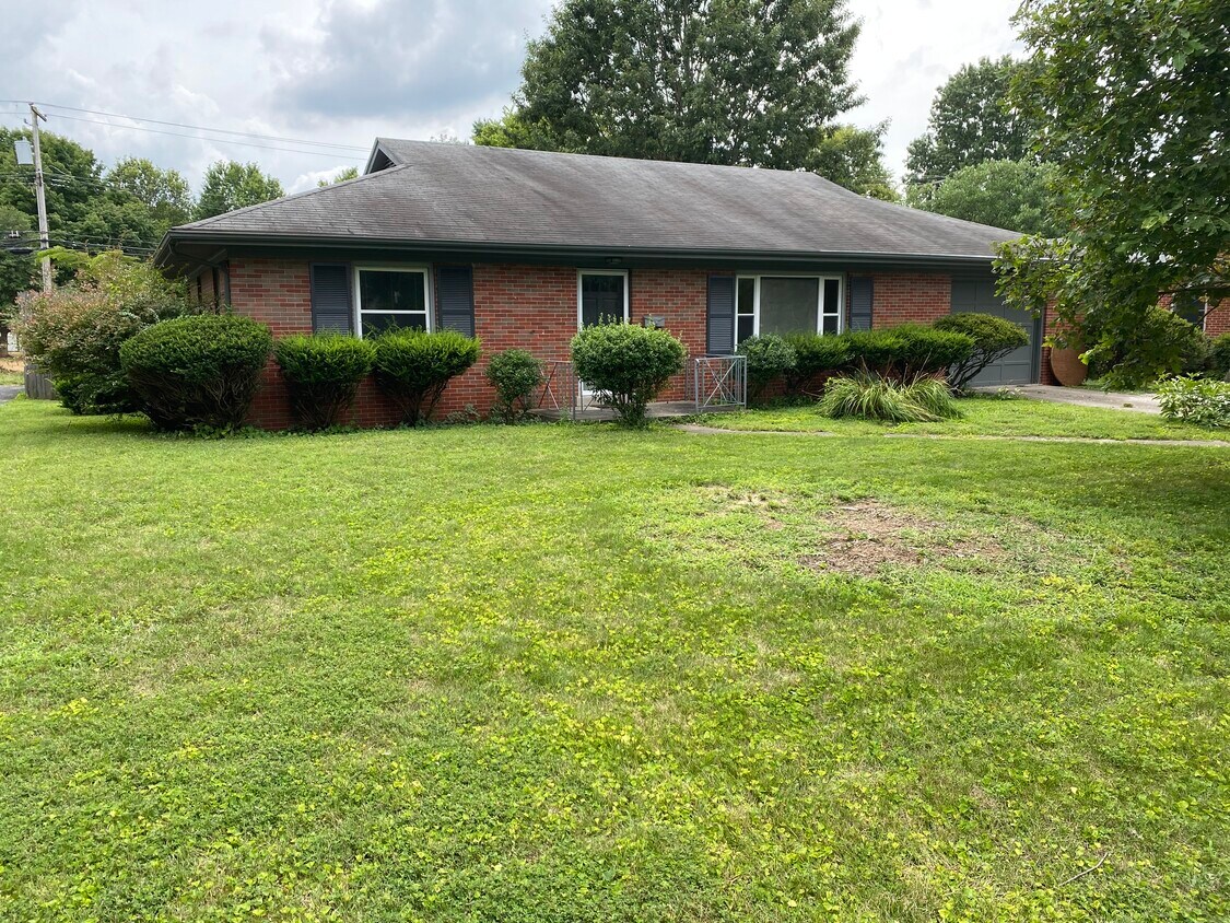 Building Photo - 520 Albany Rd