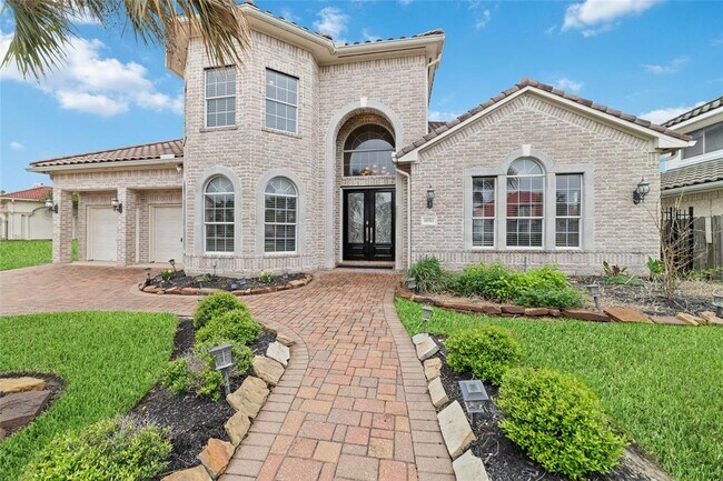 Building Photo - 10311 Fountain Shores Dr