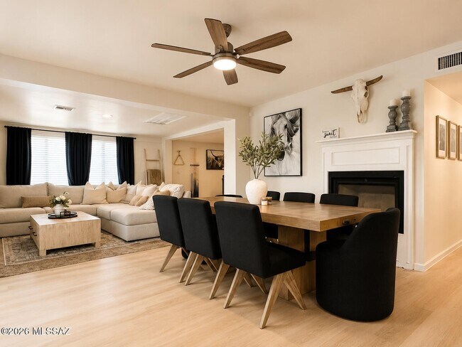 Foto del edificio - 12611 N Hendricks Dr
