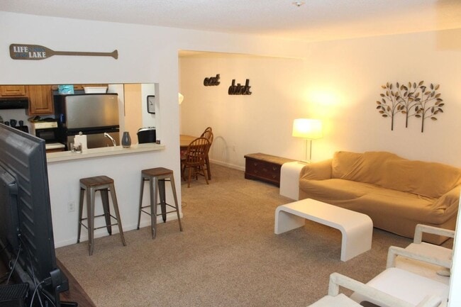 Foto del edificio - Long-Term Condo Rental Near Weirs Beach
