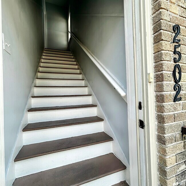Building Photo - 2502 Cleburne St