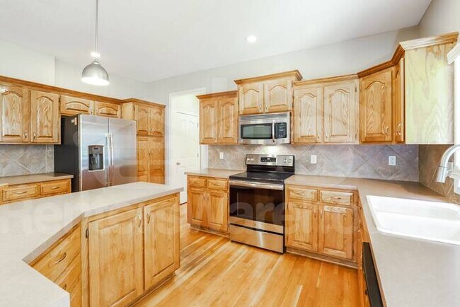 Foto del edificio - 4bd / 4bth Home in Shawnee