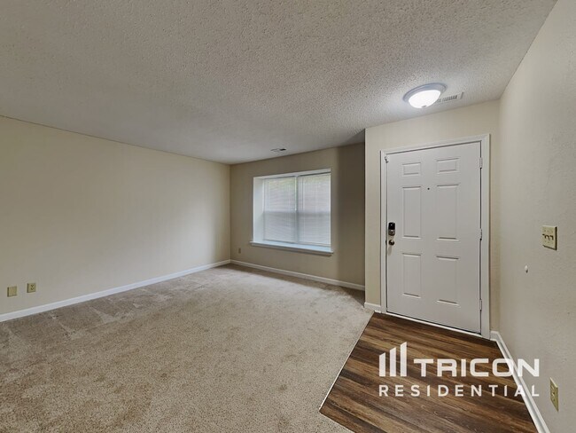 Foto del edificio - 2213 Historic Oaks Blvd