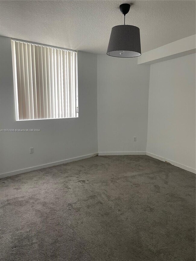 Foto del edificio - 601 NE 23rd St