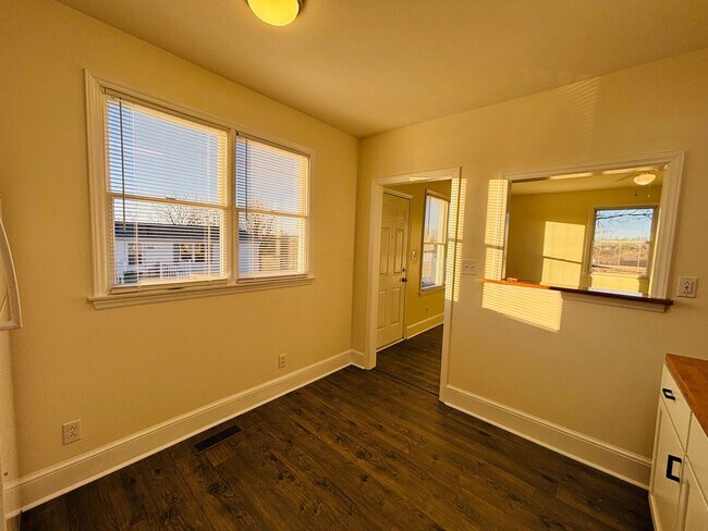 Foto del edificio - 2 Bedroom, 1 Bath Duplex