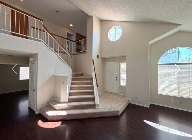 Foto del edificio - FABULOUSLY CLEAN AND CHARMING HOME IN THE LAKES COMMUNITY OF SOUTHWEST LAS VEGAS