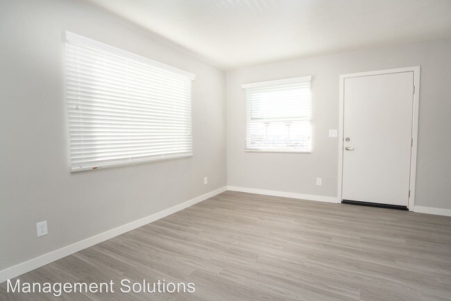 Building Photo - 4730 1/2-4730 Point Loma Ave