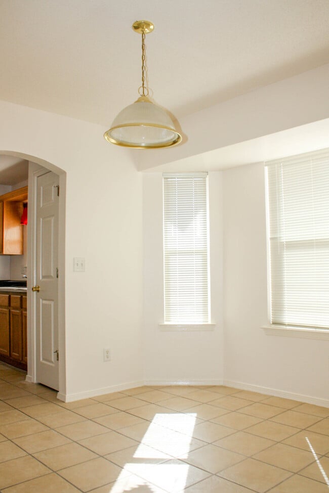 Foto del edificio - PRICED TO RENT QUICKLY !! OPEN HOUSE FRIDA...