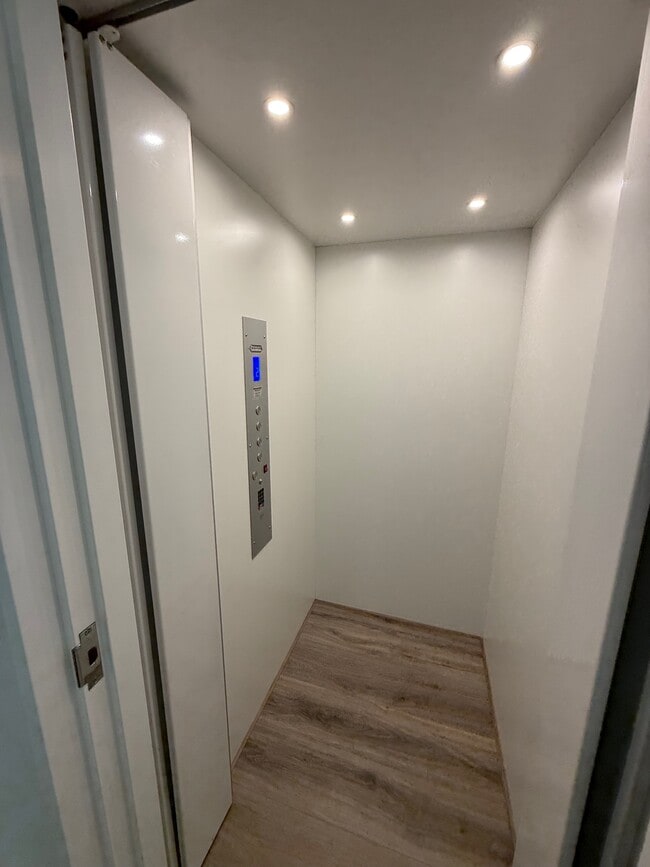 Building Photo - 2012 Uptown Aly