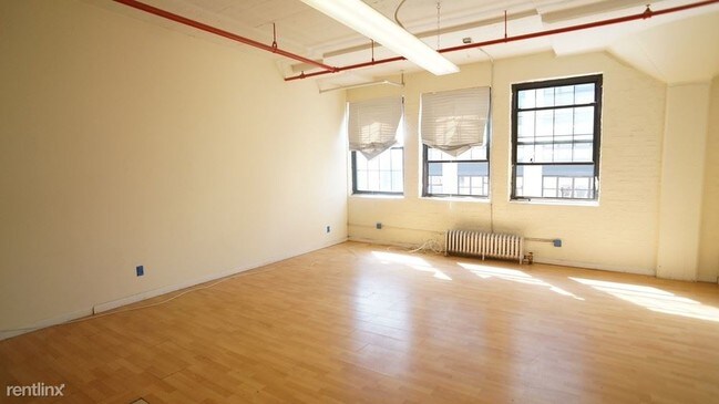 Building Photo - 227 E 134th St