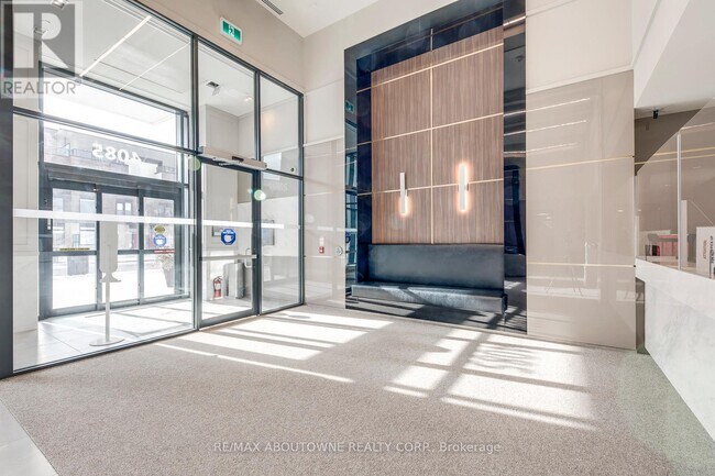 Photo du bâtiment - 4085 Parkside Village Dr