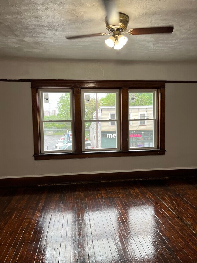Foto del edificio - 5412 Lorain Ave