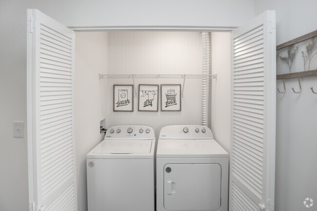 2BR, 1BA - 950 SF - 52 Flats