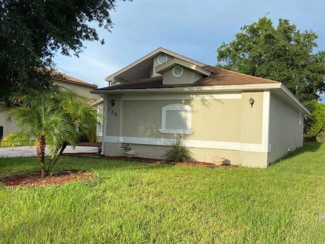 Foto del edificio - 135 Coralwood Cir