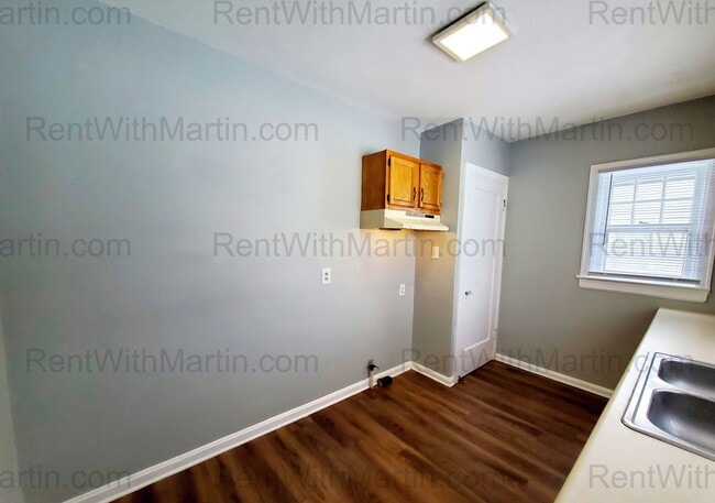 Building Photo - FOR RENT- 657 Dawson- Pets ok with conditions- Recent Remodel!