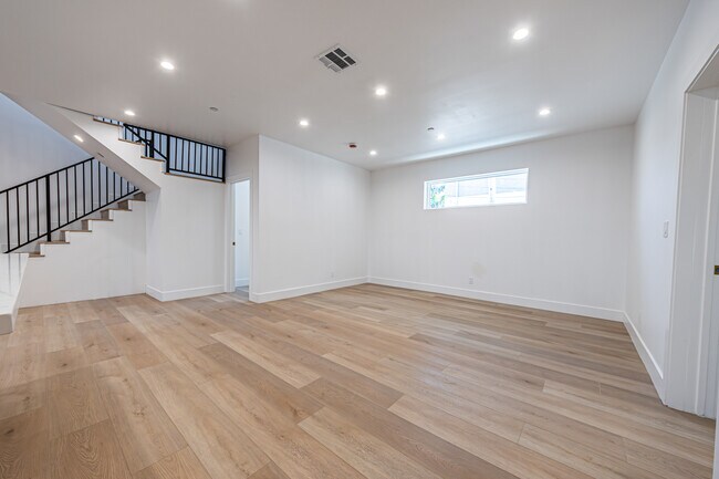 Foto del edificio - 242 N Dillon St