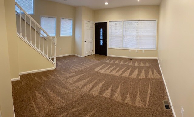 Sala de estar - 5920 Clay St NE