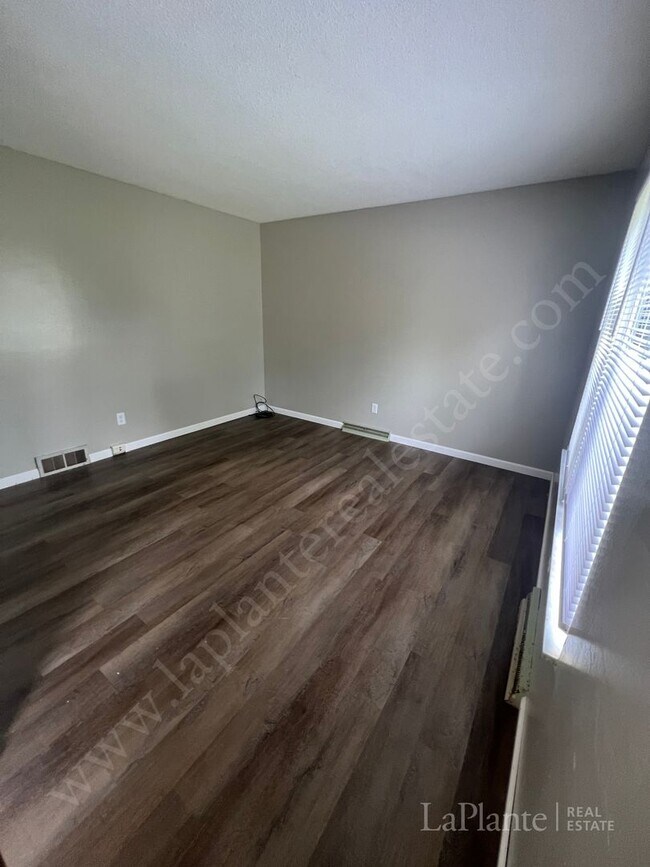 Foto del edificio - Welcome home to this 3 bed, 1.5 bath home ...
