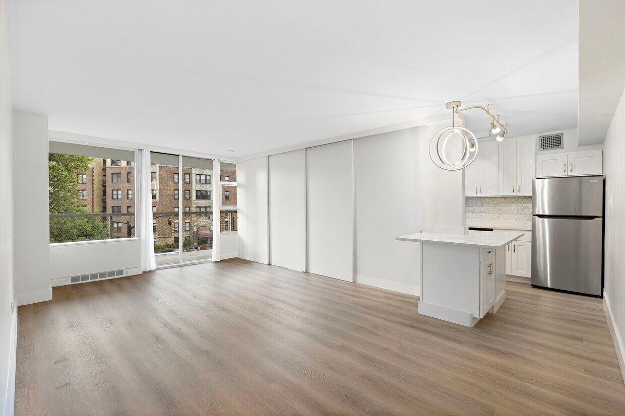 Foto principal - 6050 Boulevard E