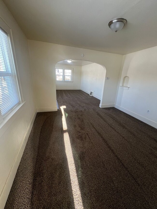 Foto del edificio - Corner location near ISU-Single Family Home with room to spread out!