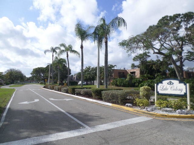 Foto del edificio - 4075 Palm Bay Cir