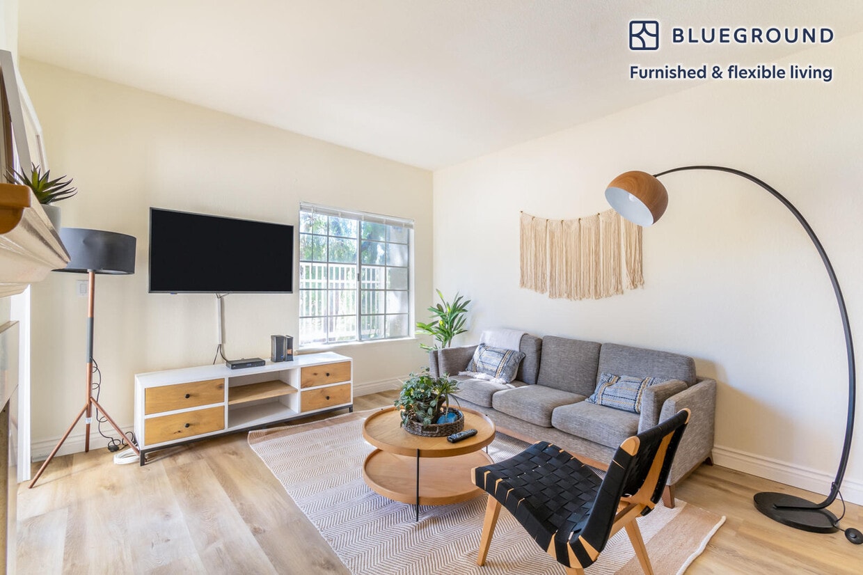 624 Indian Oak Ln Houses in Oak Park, CA Westside Rentals