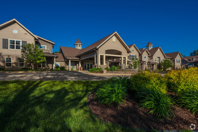 Beautifully landscaped grounds - Brownridge Terrace