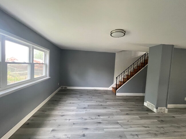 Foto del edificio - 3343 Fairdale Rd