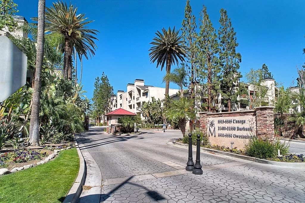Primary Photo - 21450 Burbank Blvd