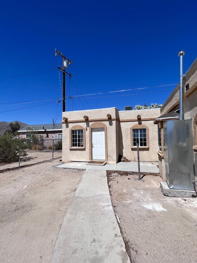 Primary Photo - Beautiful 29 Palms Apartment
