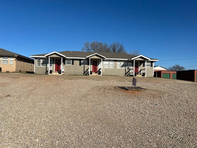 Parking area - 615 S 6th St