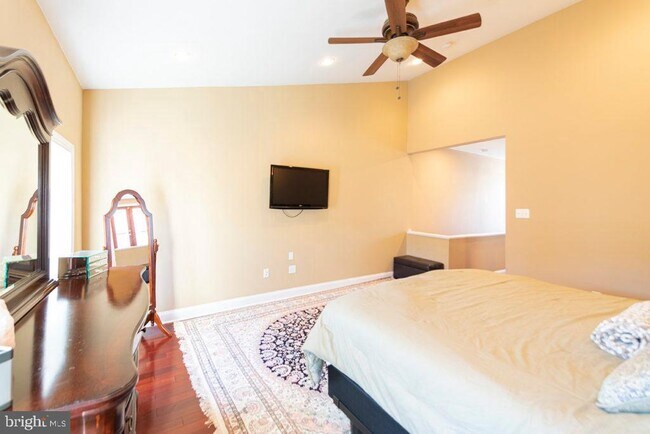 Building Photo - 2107 Carpenter St