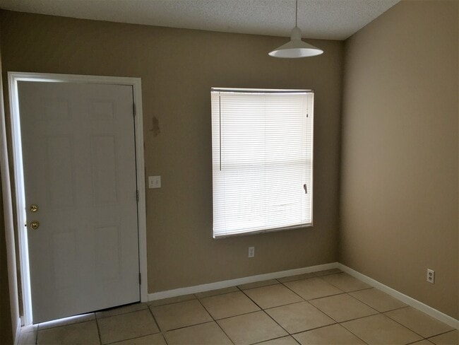 Foto del edificio - Available NOW! Adorable 2/2 located off of Curry Ford Rd @ Dockside at Ventura Condos w/ awesome ...