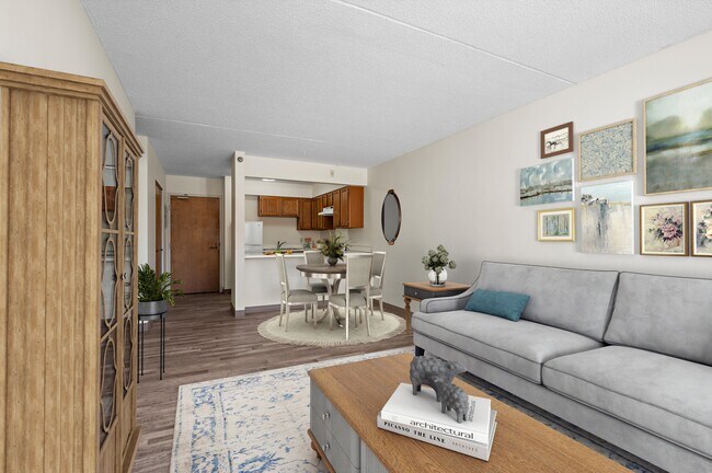 Bienvenido a Chardon Court Apartments, donde la comodidad moderna se combina con un estilo de vida acogedor. Cada unidad cuenta con interiores elegantes, espacios abiertos y fácil acceso a los servicios locales. ¡Encuentra tu hogar ideal hoy mismo! ¡Programa una visita y compruébalo tú mismo! - Chardon Court Apartments 55+