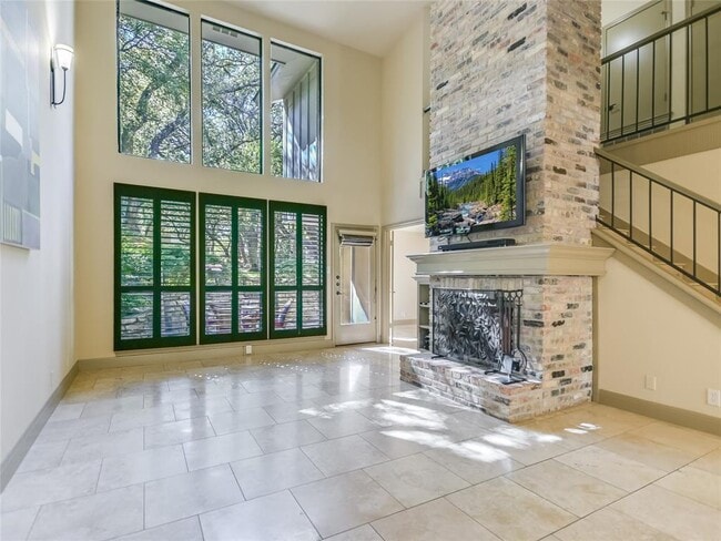 Foto del edificio - 8347 Summerwood Dr