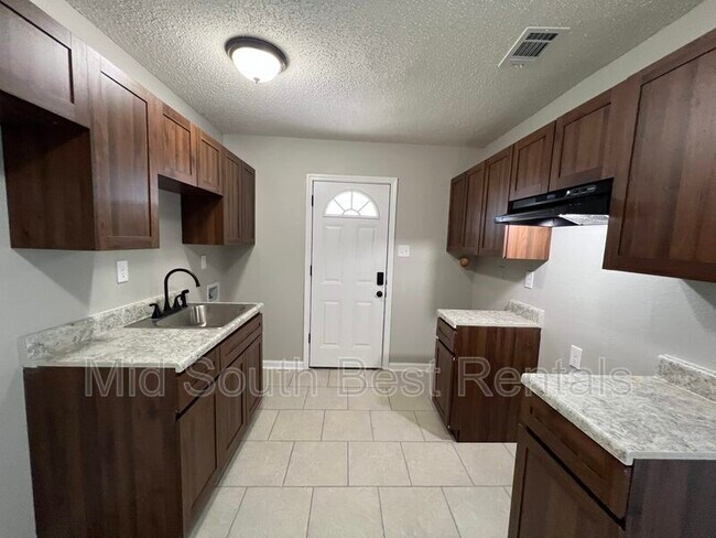 Foto del edificio - 1785 Tampa Cove