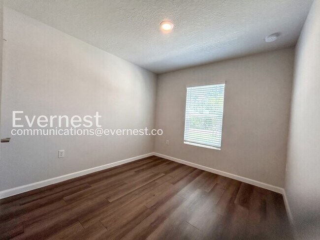 Foto del edificio - 17 Riverside Ln