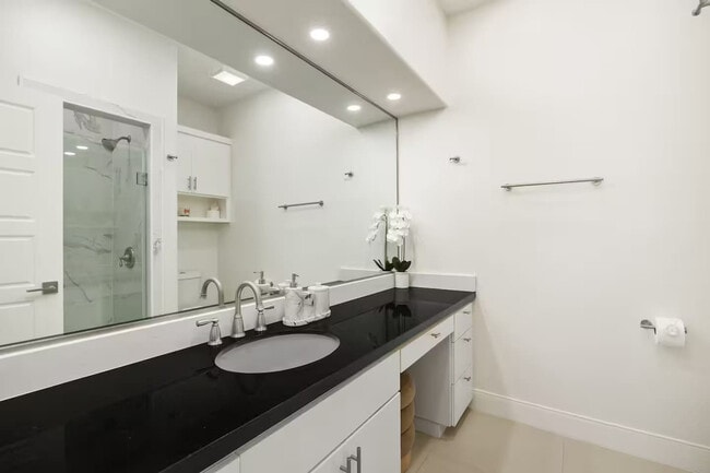 Foto del edificio - 1413 Keeton Ave