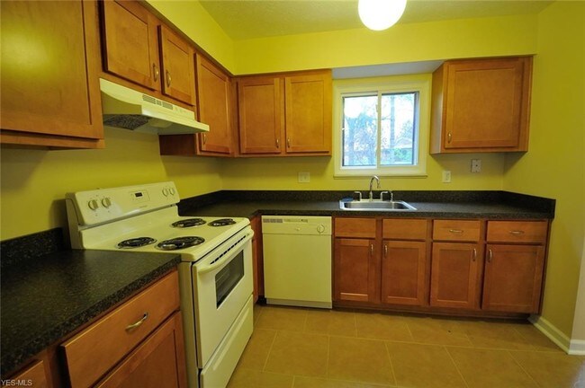Building Photo - 507 Forsythia Ln