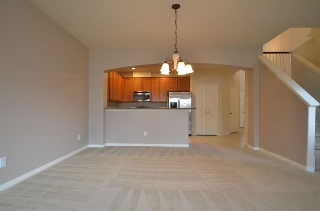 Building Photo - Gorgeous Townhome on a Golf Course!!!!