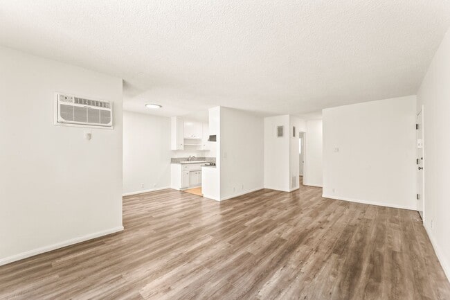Building Photo - 714 W Knoll Dr