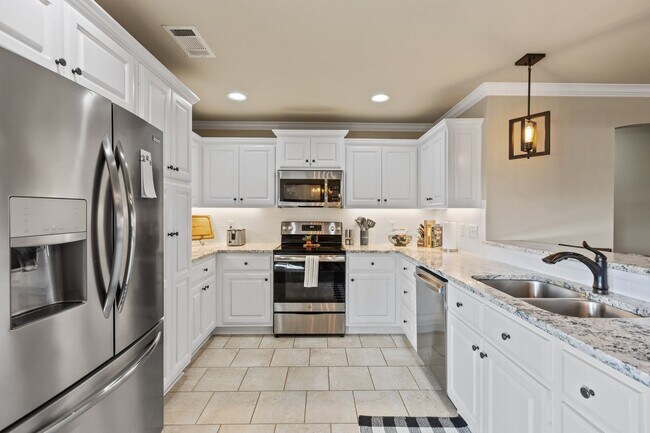 Building Photo - Fully Furnished Crashpad in Austin, AR