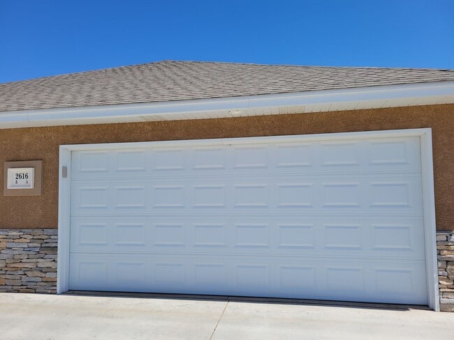 Building Photo - rf2616