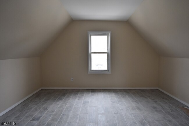 Building Photo - 430 Clifton Ave