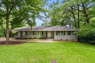Building Photo - 3 Hickory Ln