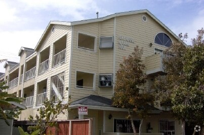 Building Photo - Sandy Cove
