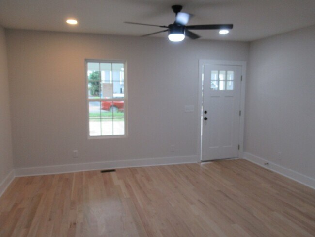 Foto del edificio - Renovated & Ready in Downtown Maiden