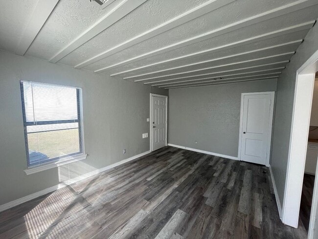 Photo - 1 Bedroom 1 Bathroom Duplex For Lease Now! House