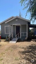 Building Photo - 205 W Maple Ave