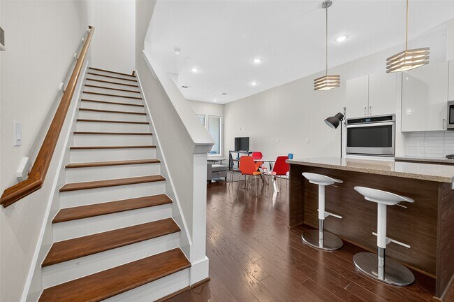 Foto del edificio - 2401 Crawford St